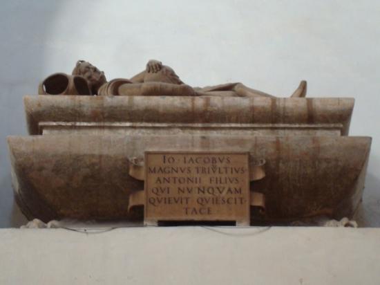 monumento funebre Gian giacomo Trivulzio