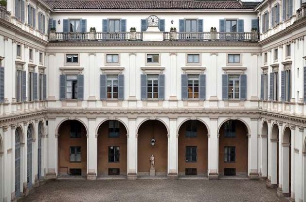Palazzo Serbelloni - cortile porticato